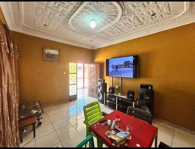 4 BEDROOM HOUSE FOR SALE IN SPRINGS CENTRAL